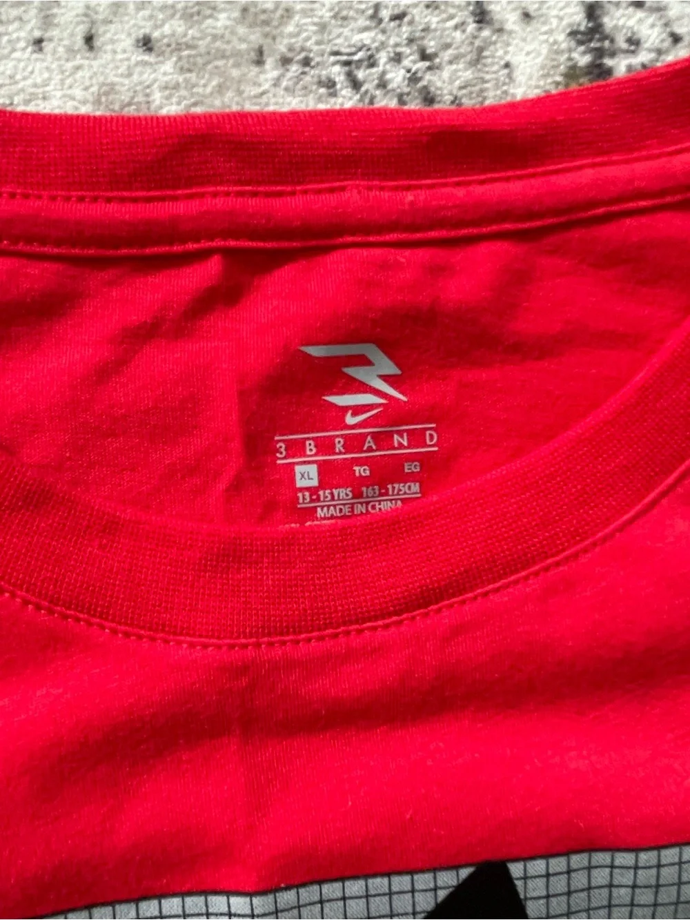 Boys youth XL NIKE t shirt red